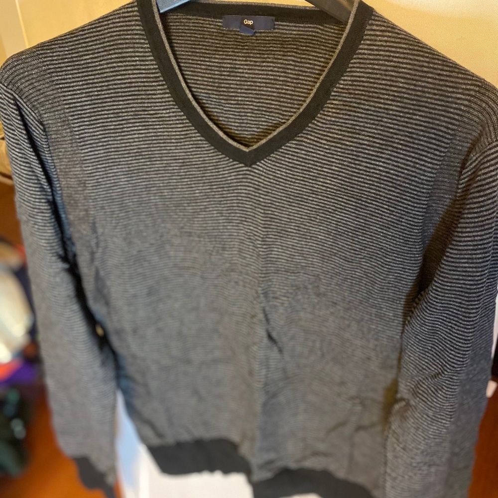 Gap sweater